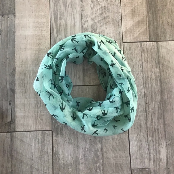 Green Boho Wrap scarf - Picture 6 of 6